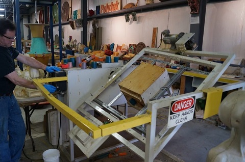 Run the Rototational Casting Machine Run the Rototational Casting Machine