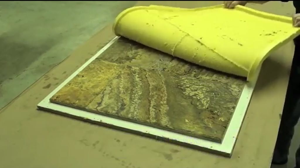 Start from one corner when demolding Demold polyurethane rubber